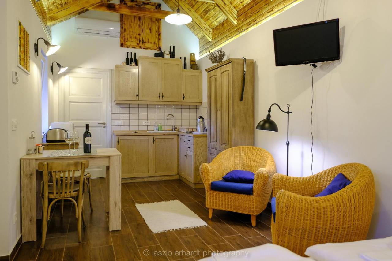 Ciprus Porta Apartmanok Balatonkenese Exterior foto